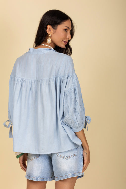 Bata com amarração nas mangas