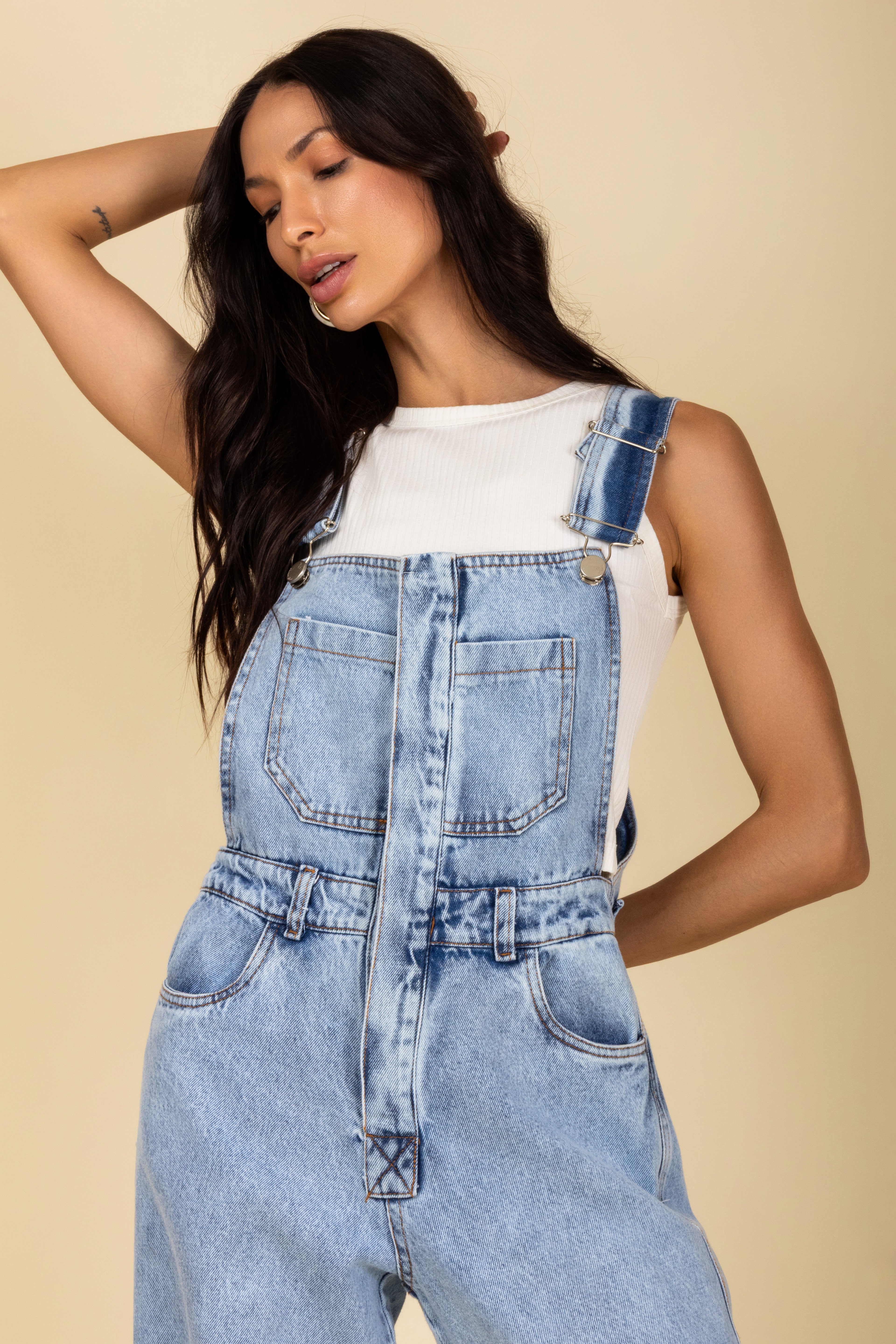 Jardineira jeans wide leg