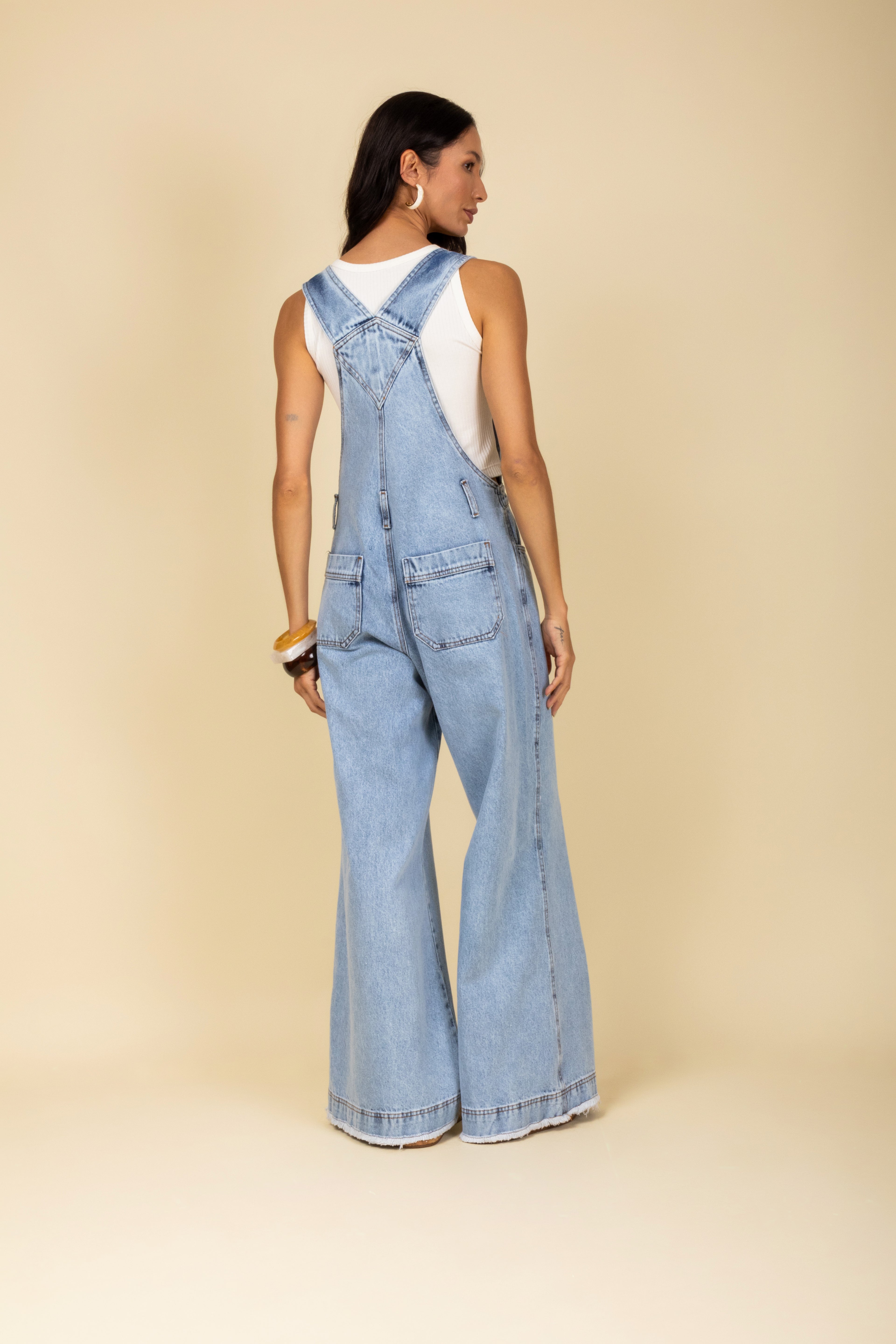Jardineira jeans wide leg