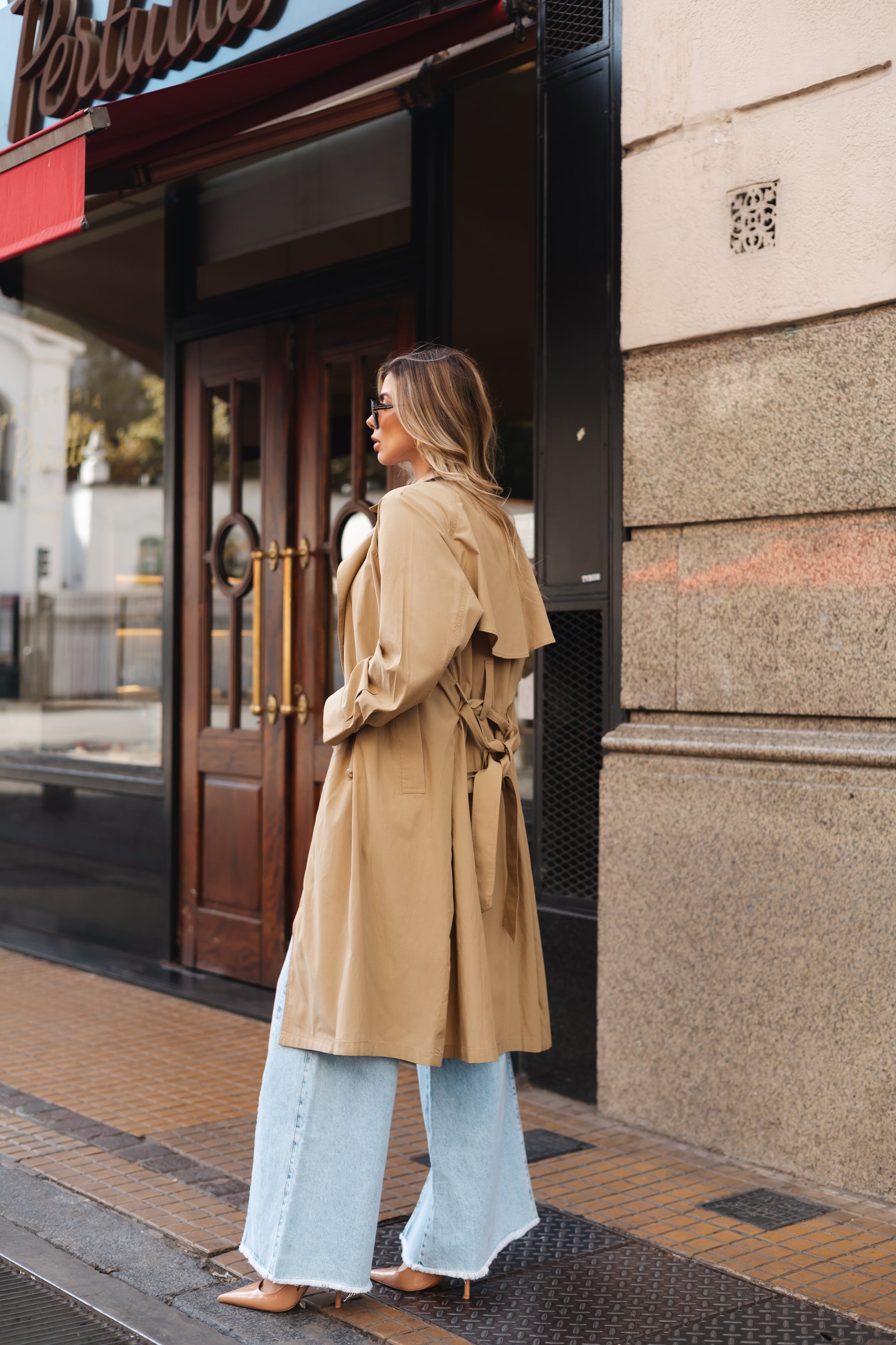 Trench coat midi com cinto