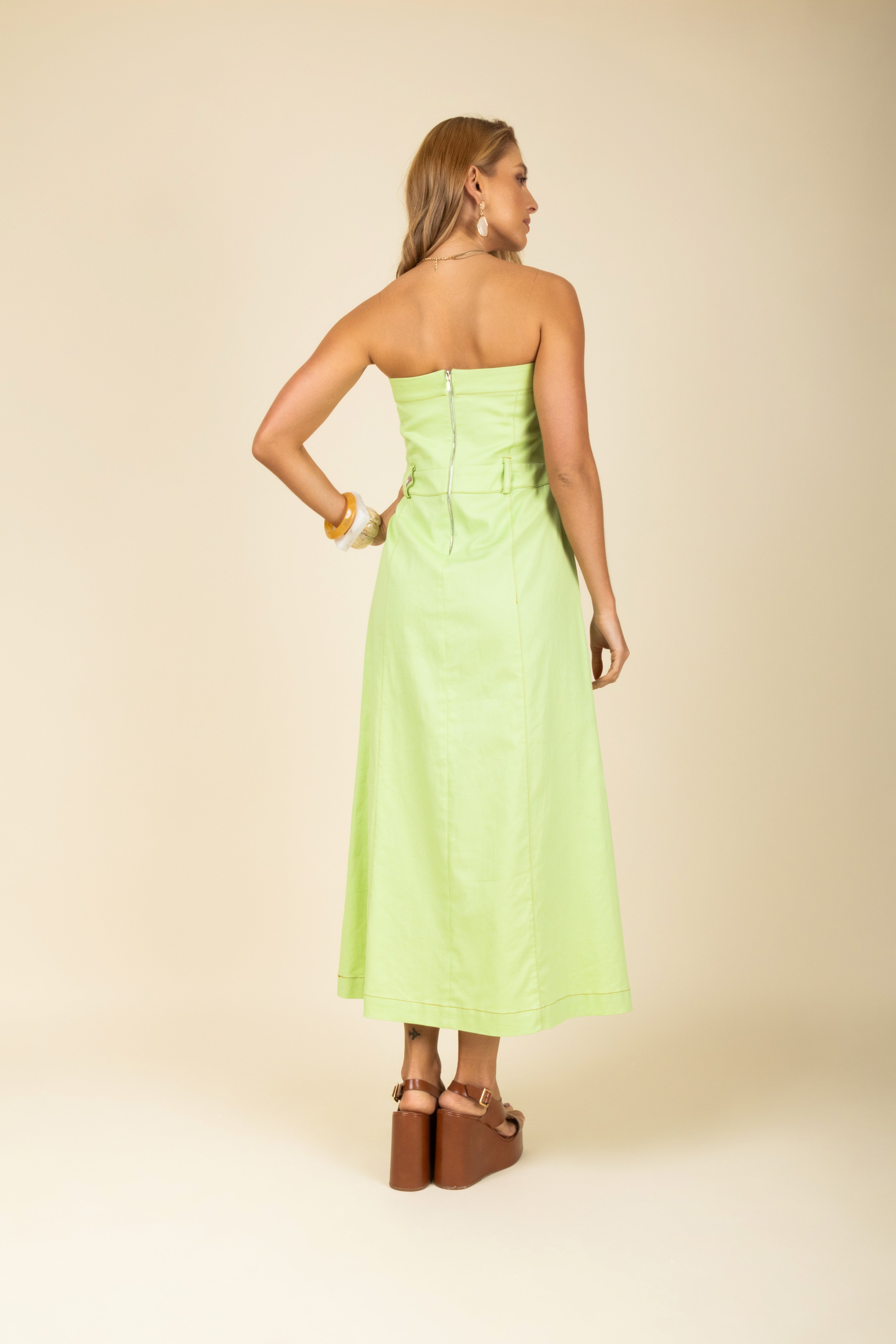 Vestido sem alça em sarja