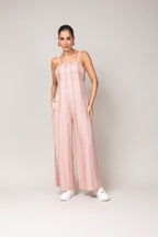 Macacão de linho listrado minimalista