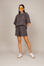 Conjunto estonado de camiseta oversized e shorts