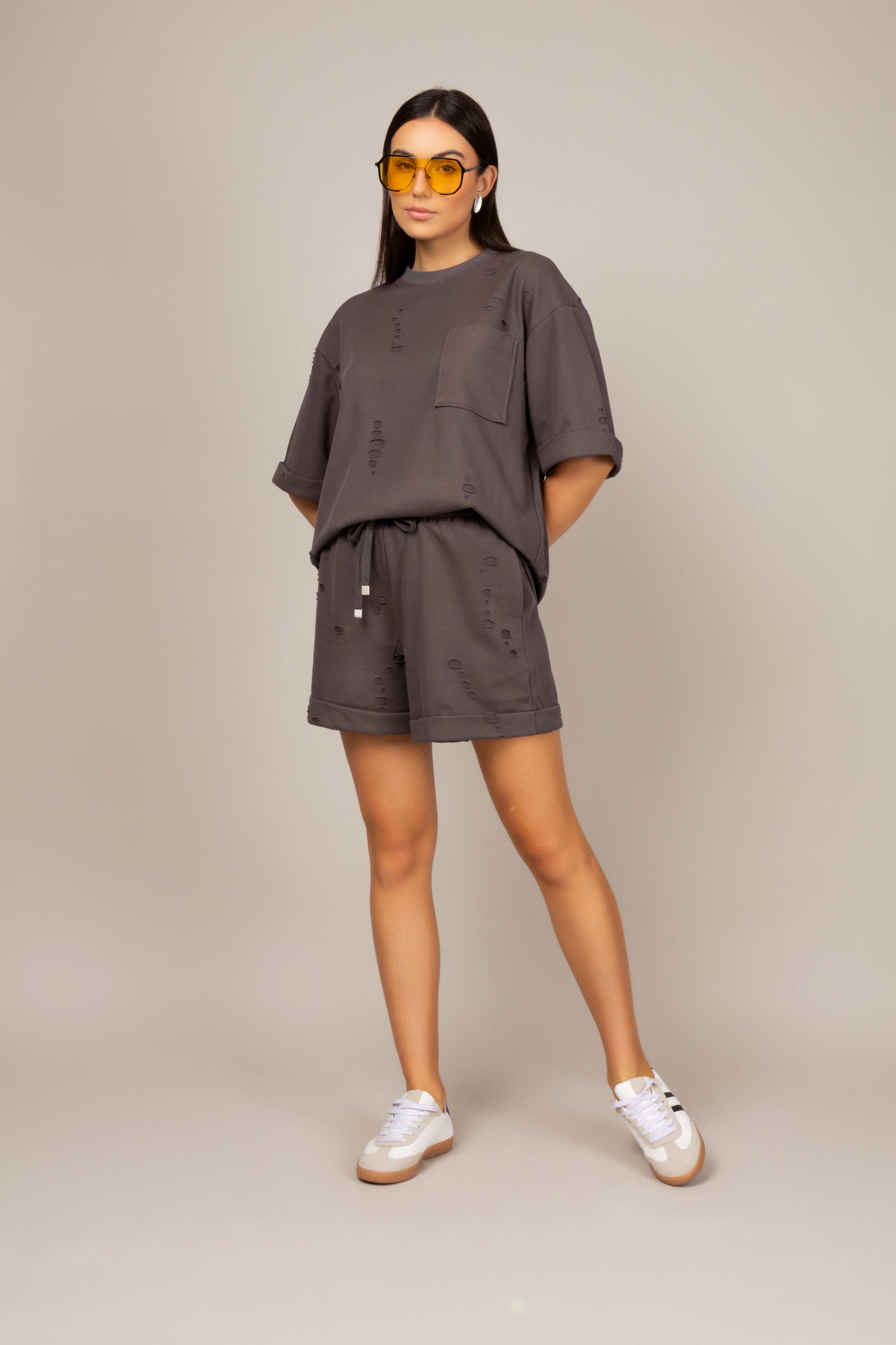 Conjunto estonado de camiseta oversized e shorts