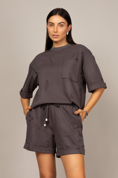 Conjunto estonado de camiseta oversized e shorts
