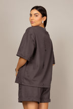 Conjunto estonado de camiseta oversized e shorts