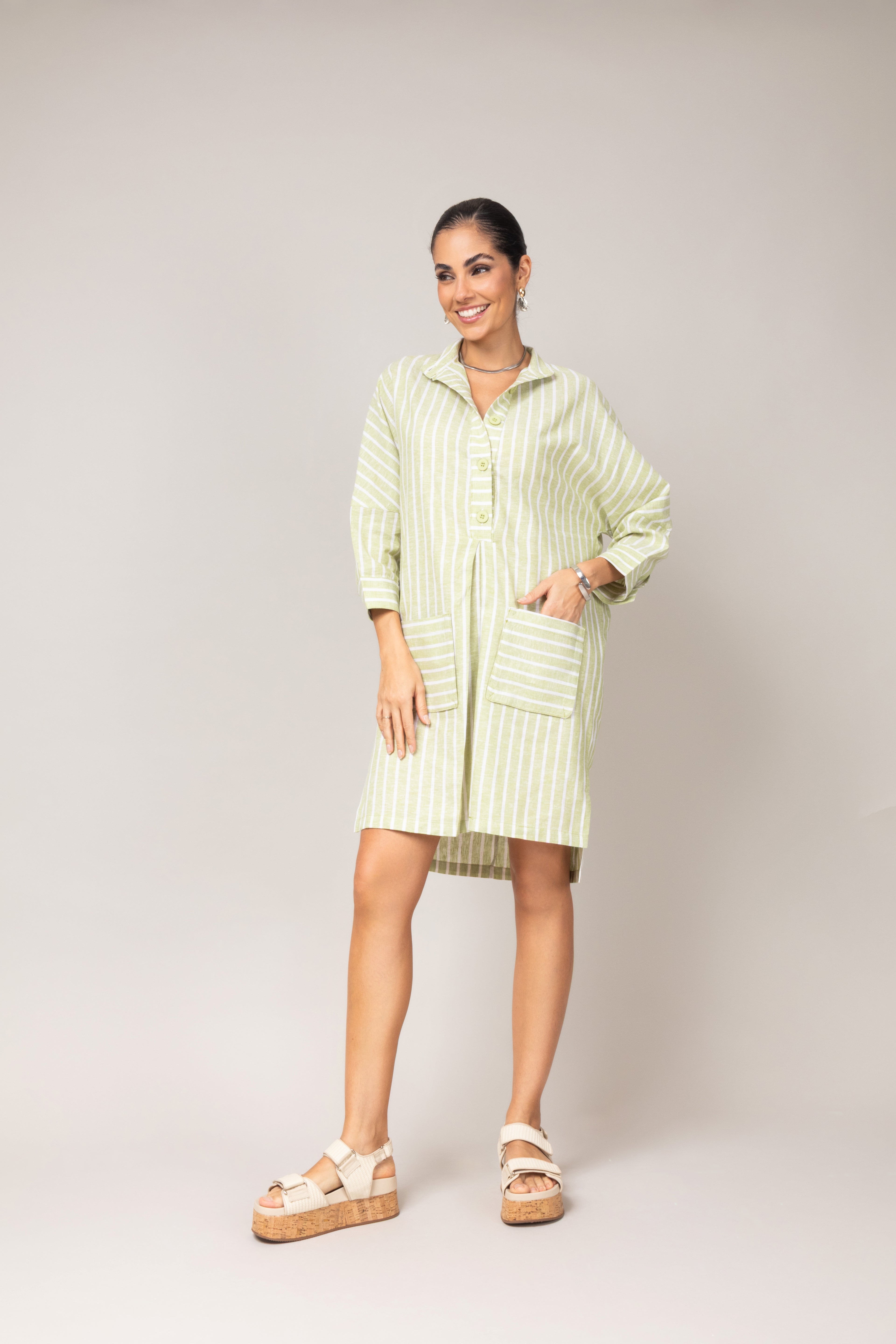 Chemise listrada com bolsos