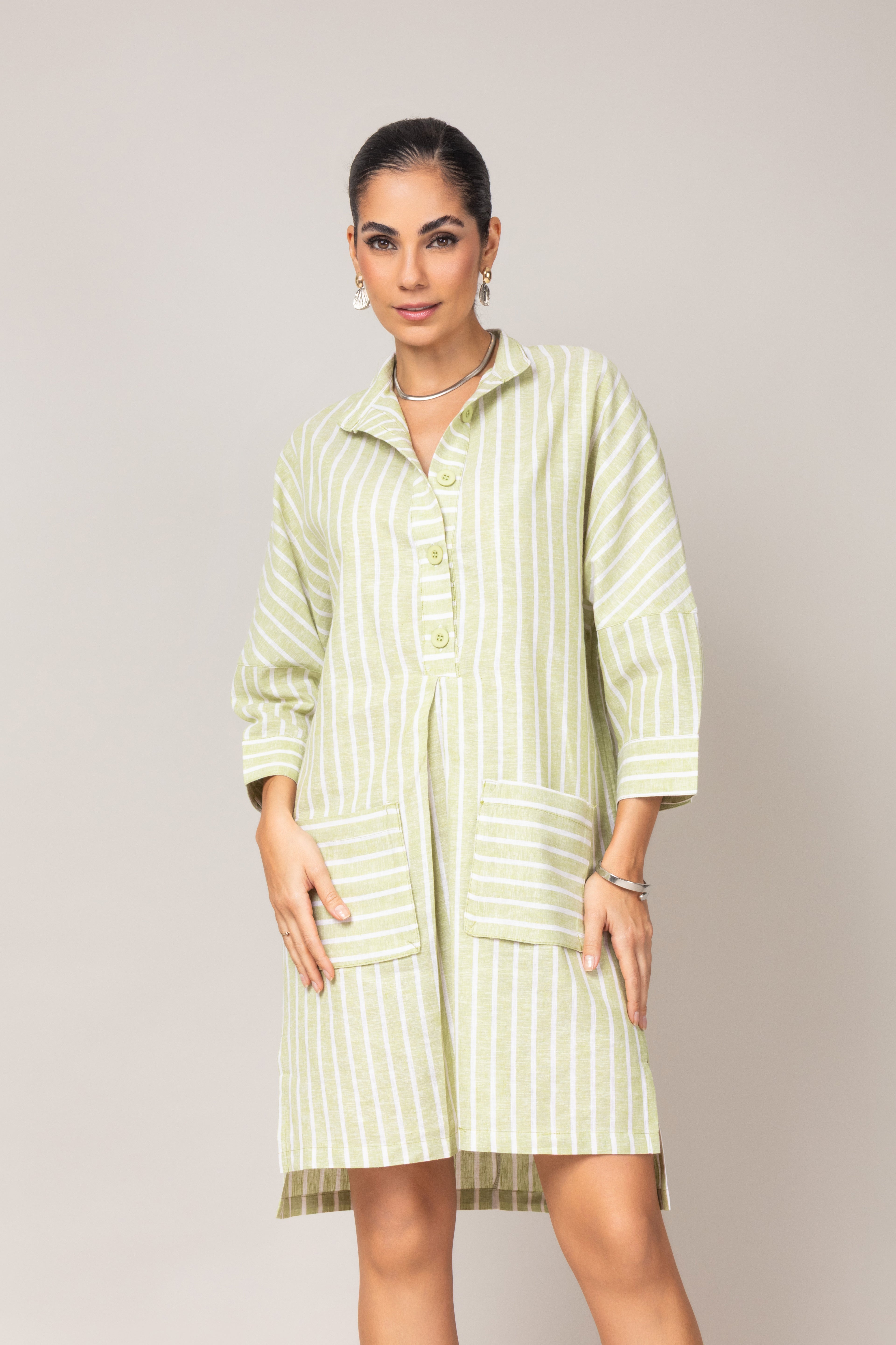 Chemise listrada com bolsos