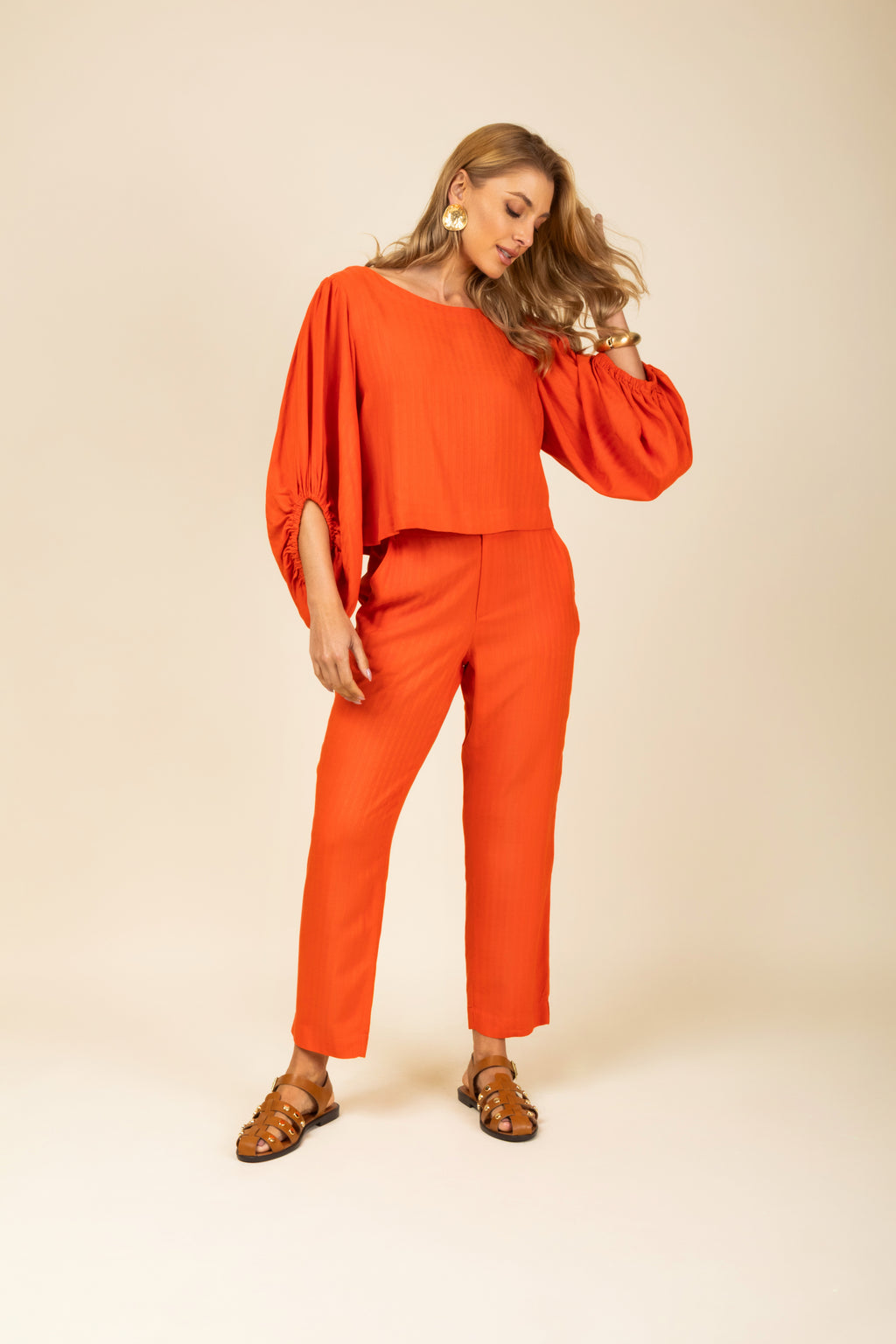 Conjunto blusa manga bufante e calça