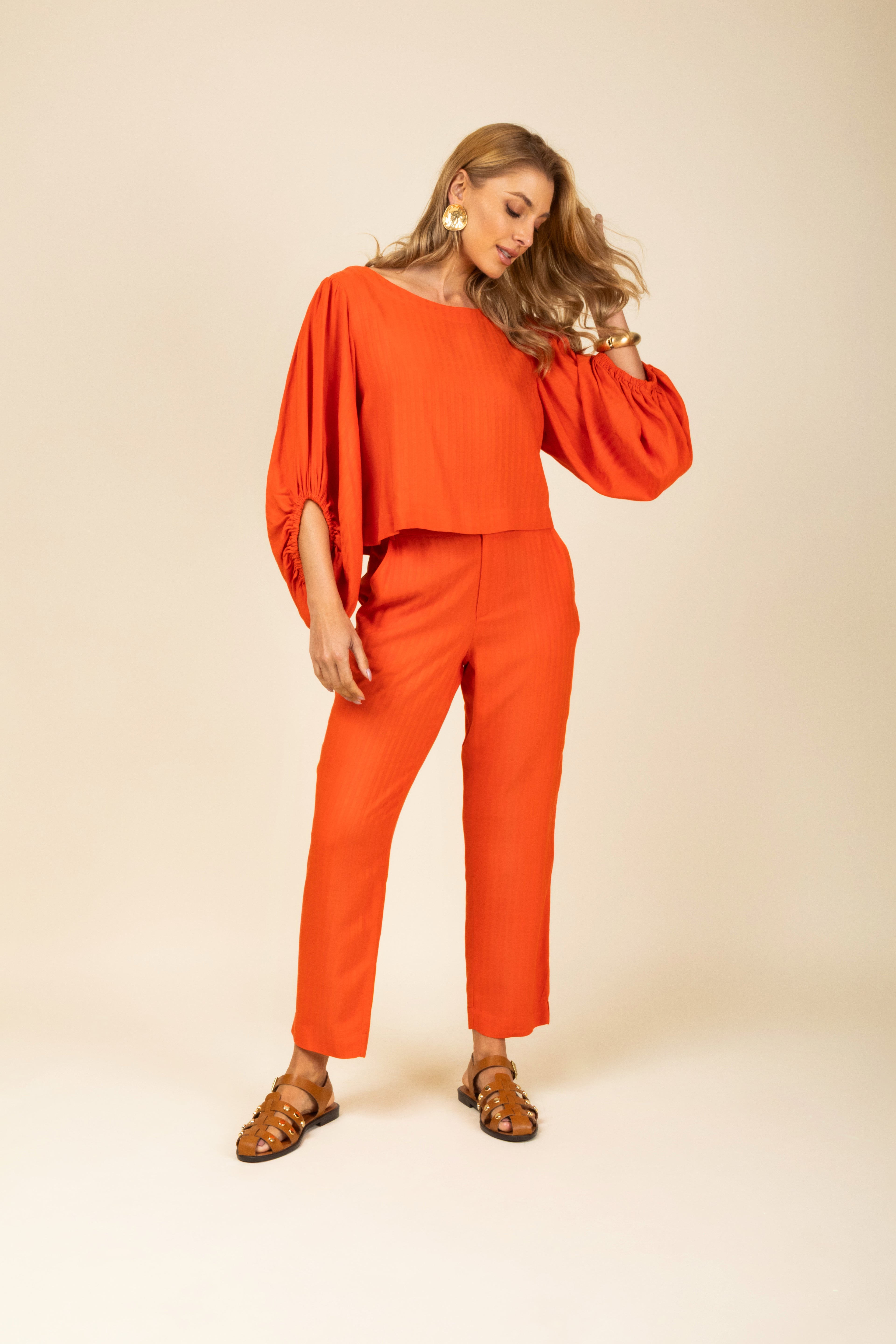 Conjunto blusa manga bufante e calça