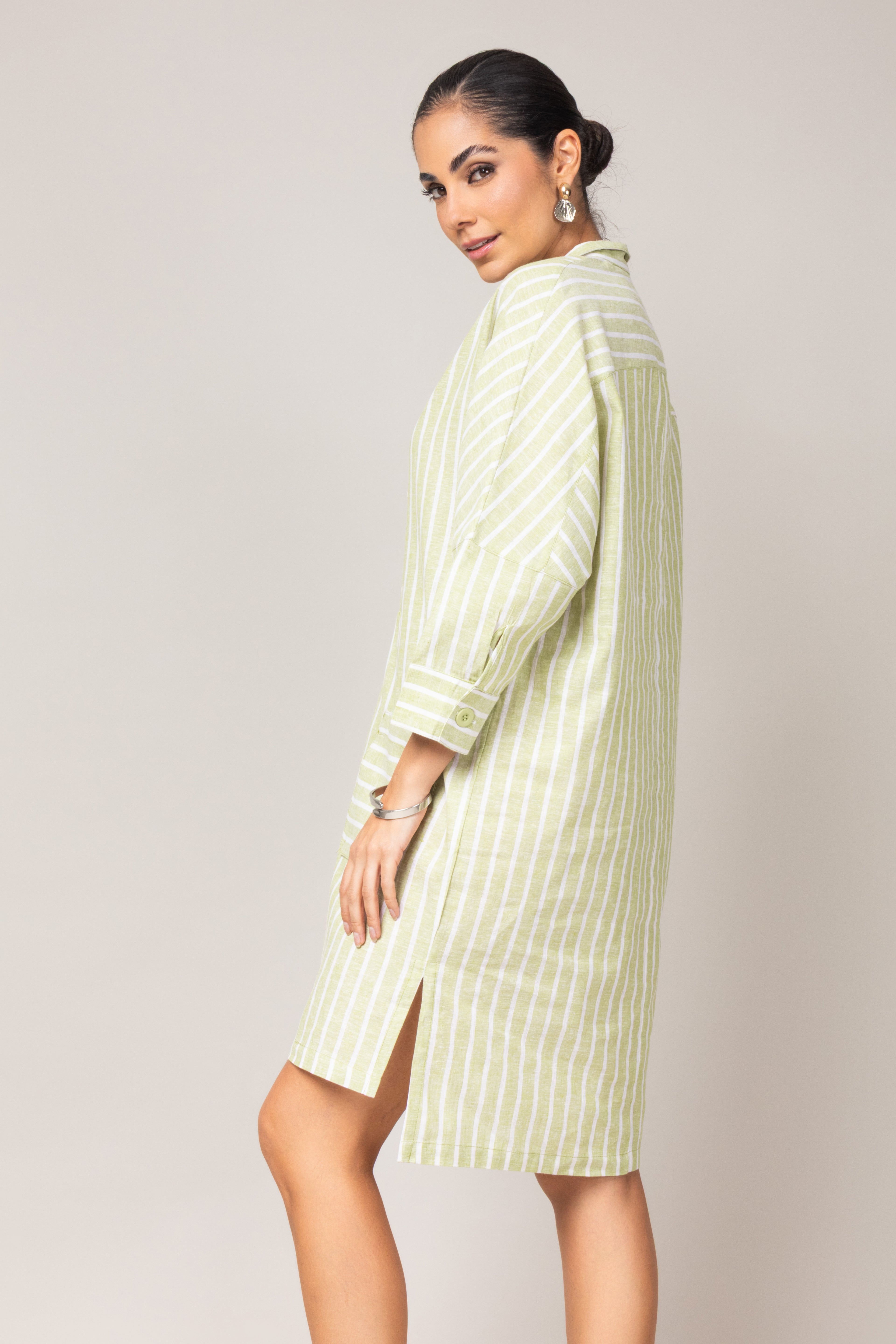 Chemise listrada com bolsos