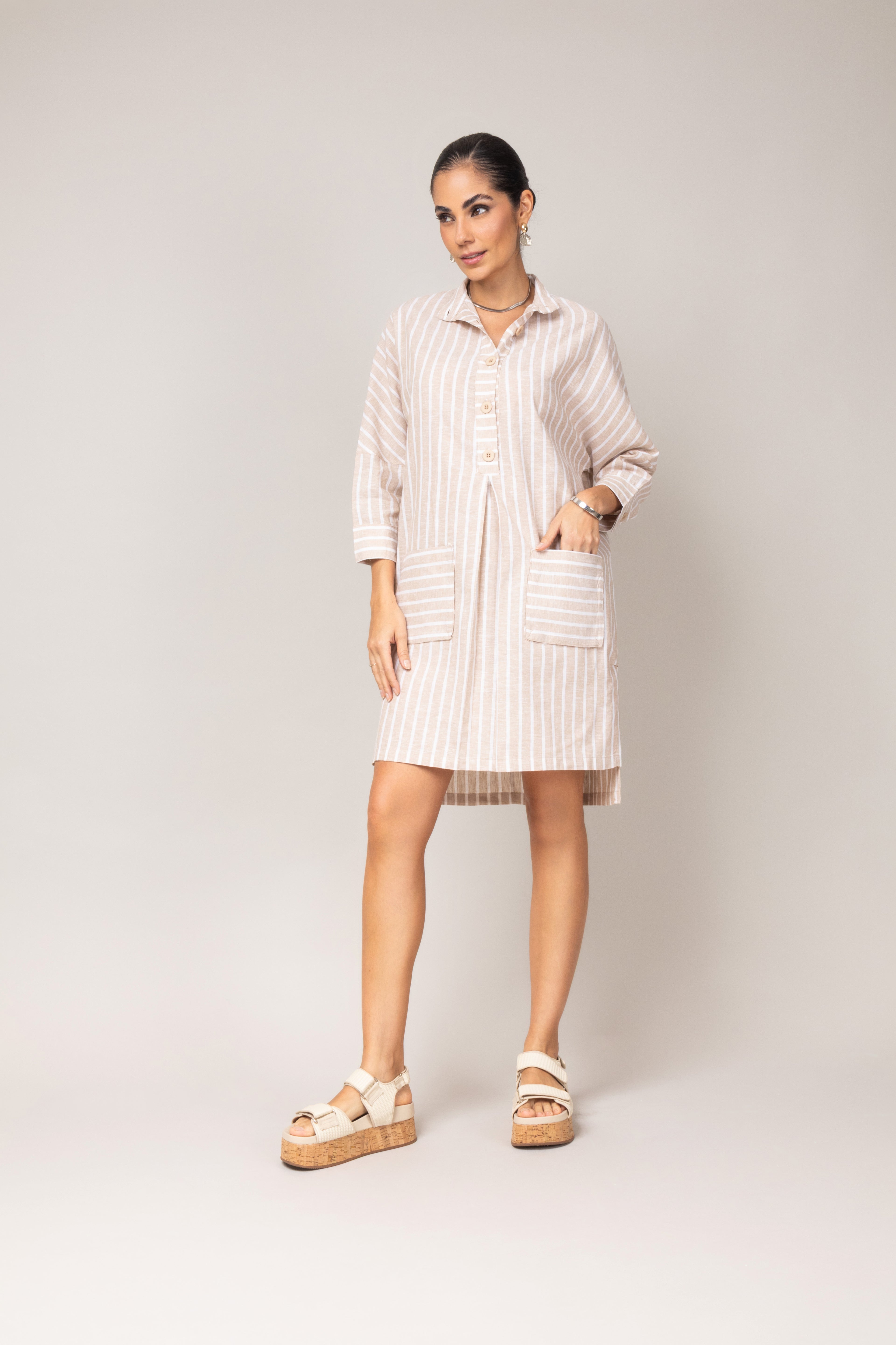 Chemise listrada com bolsos