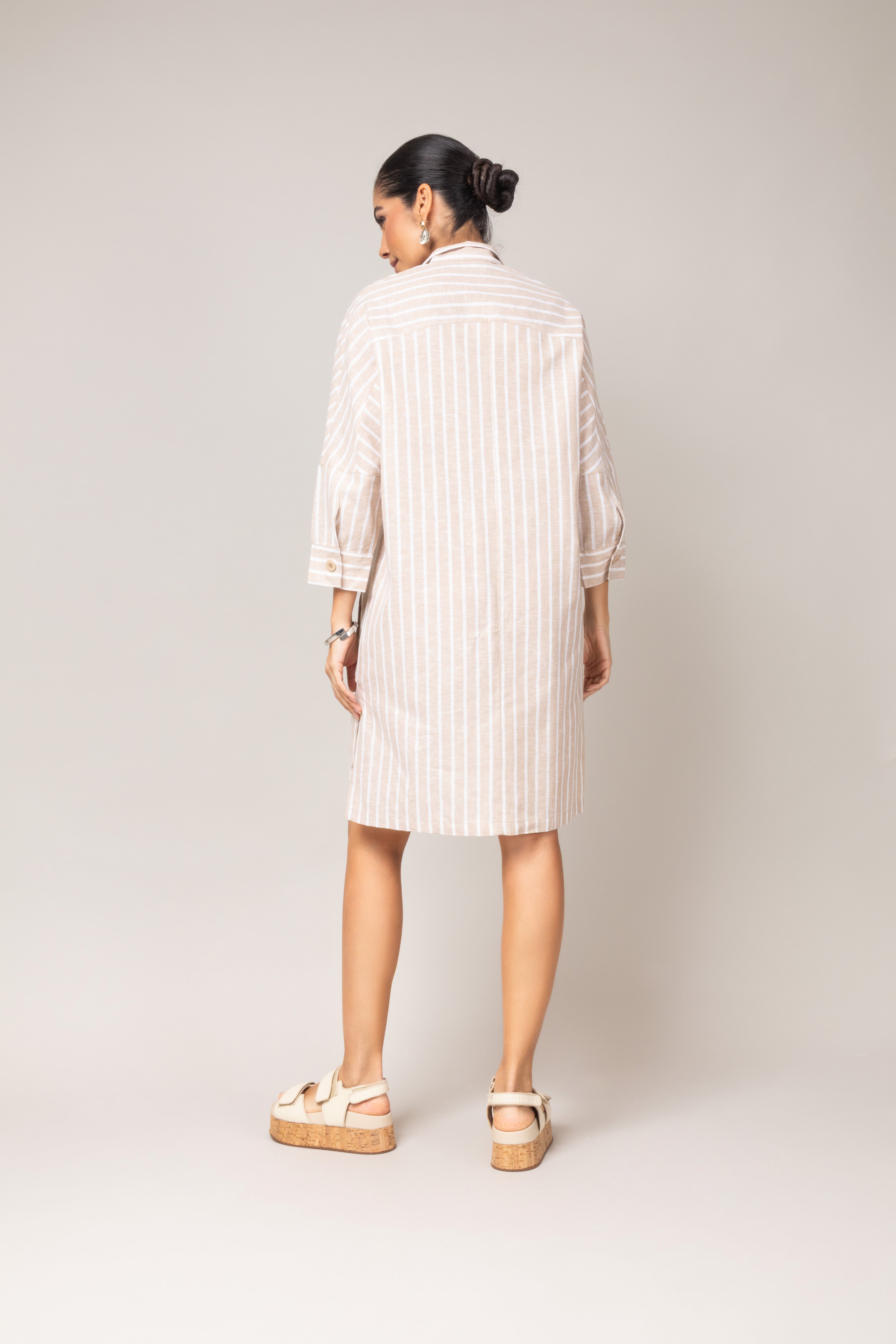 Chemise listrada com bolsos
