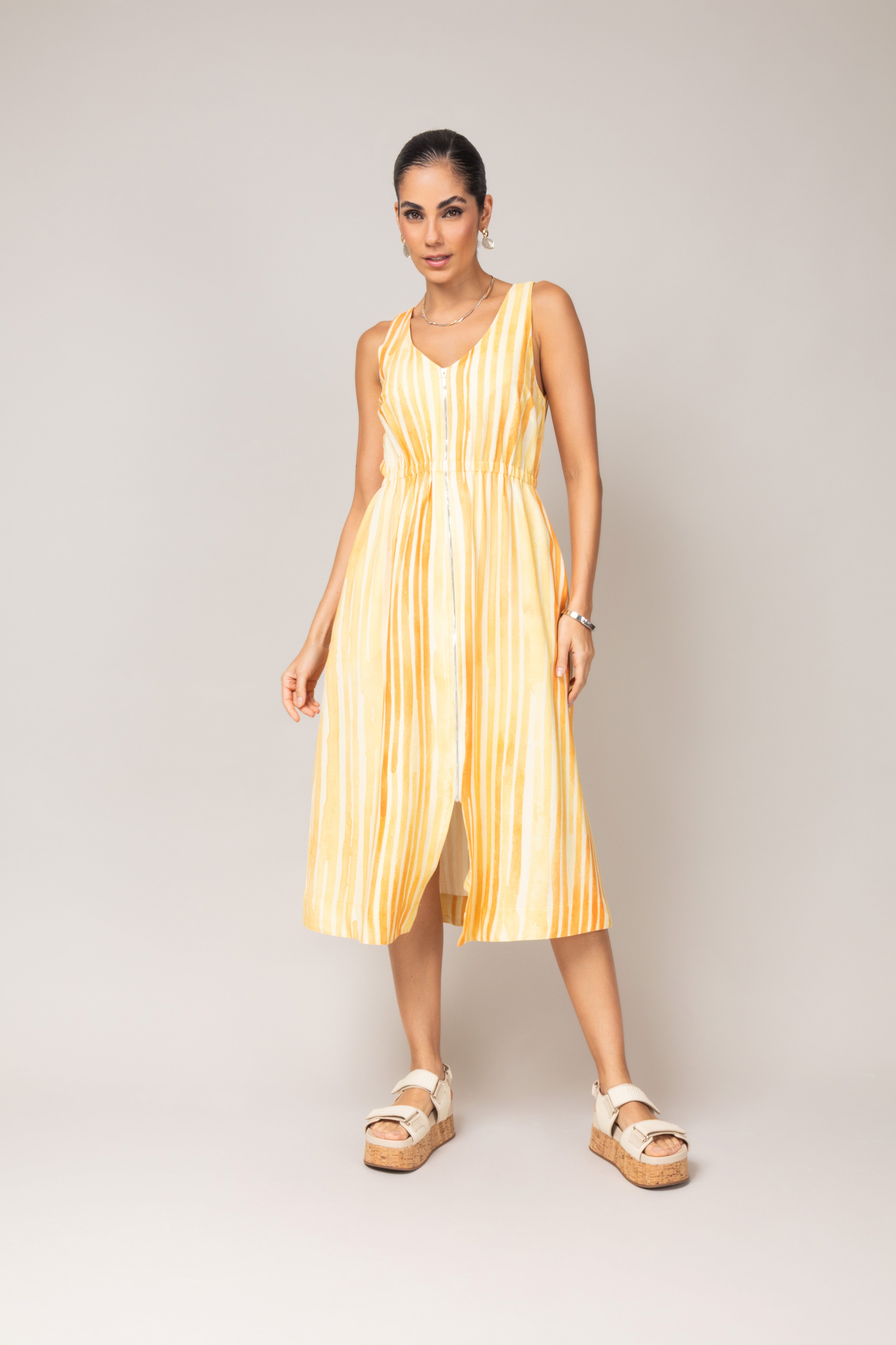 Vestido midi sem mangas