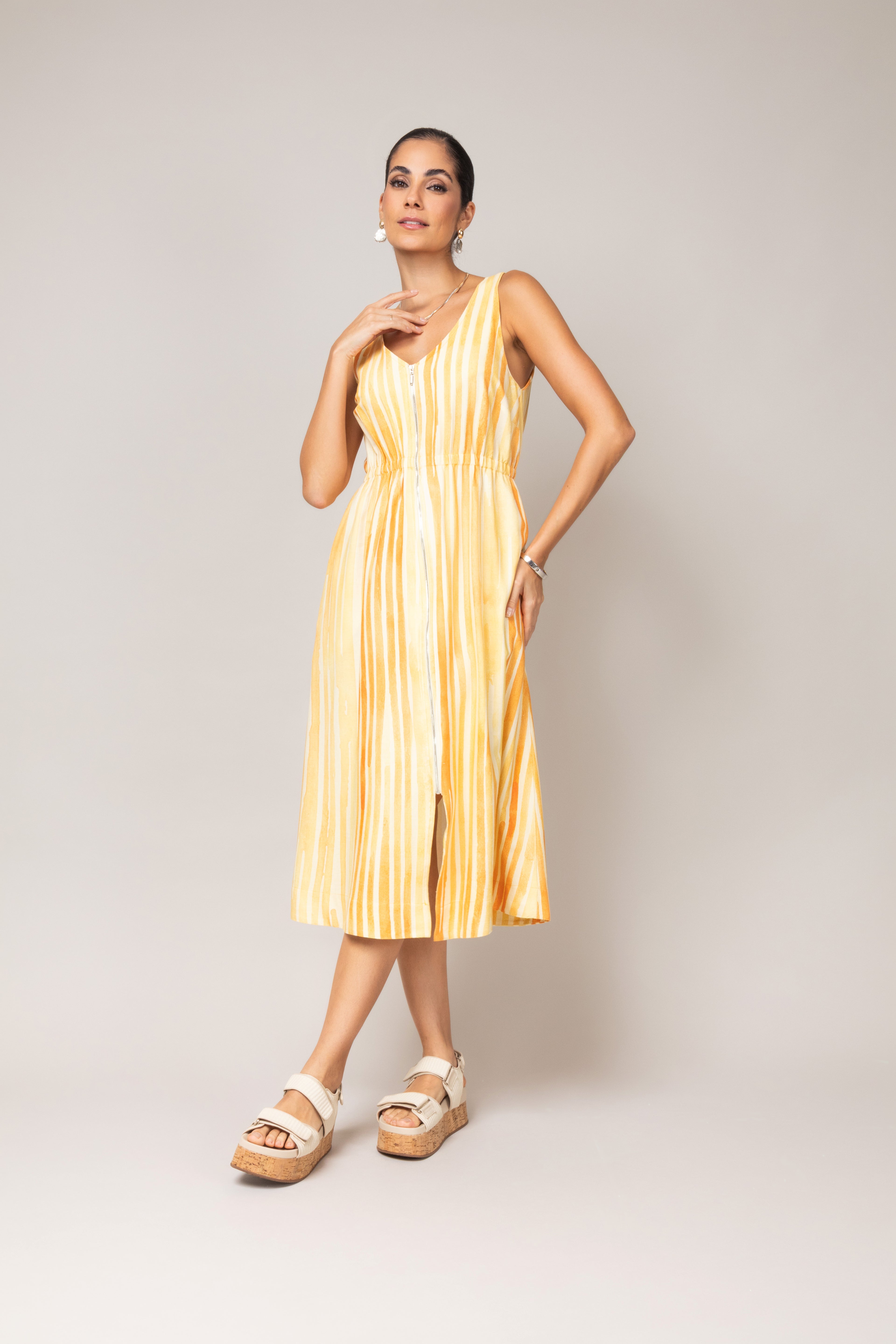 Vestido midi sem mangas
