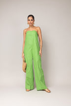 Macacão com bolsos cargo em linho