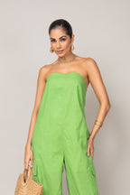 Macacão com bolsos cargo em linho