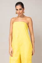 Macacão com bolsos cargo em linho