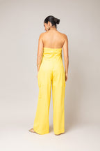 Macacão com bolsos cargo em linho