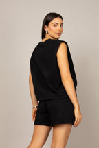 Conjunto de regata com obreiras e shorts