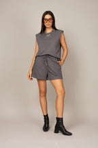 Conjunto de regata com obreiras e shorts