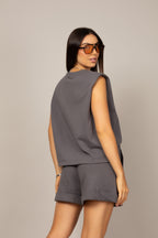 Conjunto de regata com obreiras e shorts