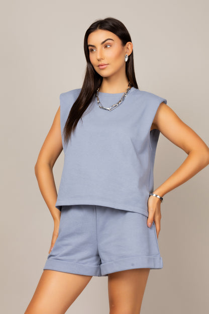 Conjunto de regata com obreiras e shorts
