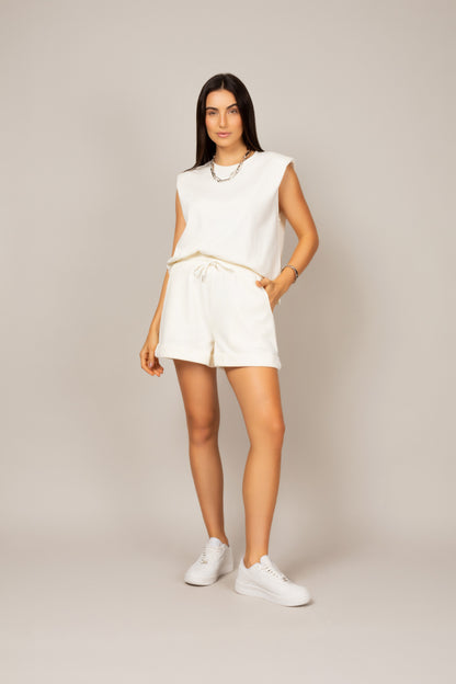 Conjunto de regata com obreiras e shorts