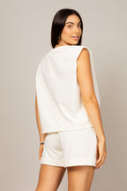 Conjunto de regata com obreiras e shorts