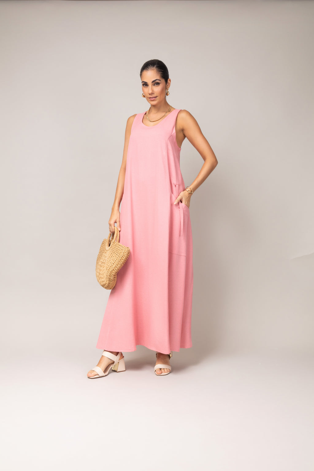 Vestido longo tecido texturizado com bolsos laterais