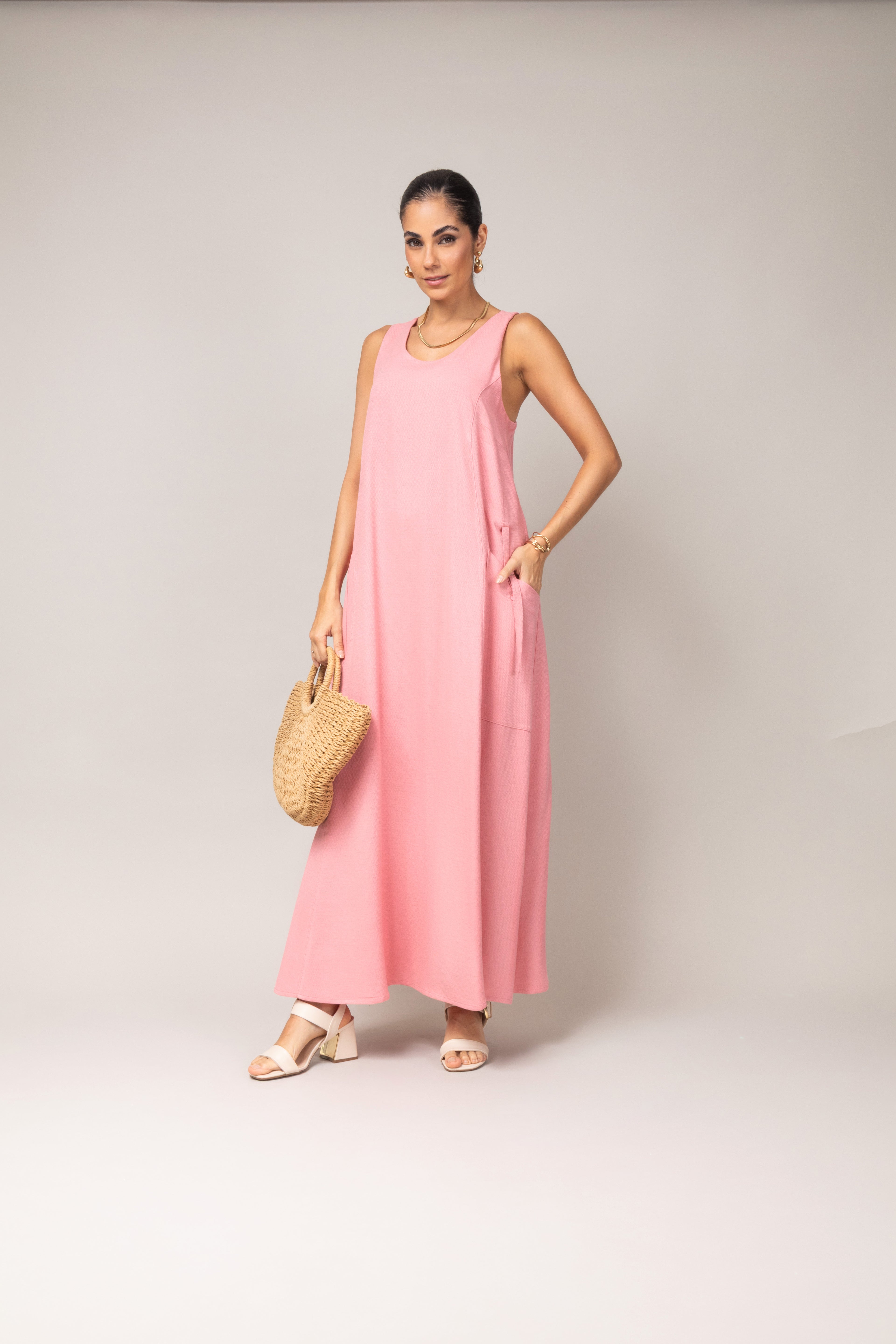 Vestido longo tecido texturizado com bolsos laterais