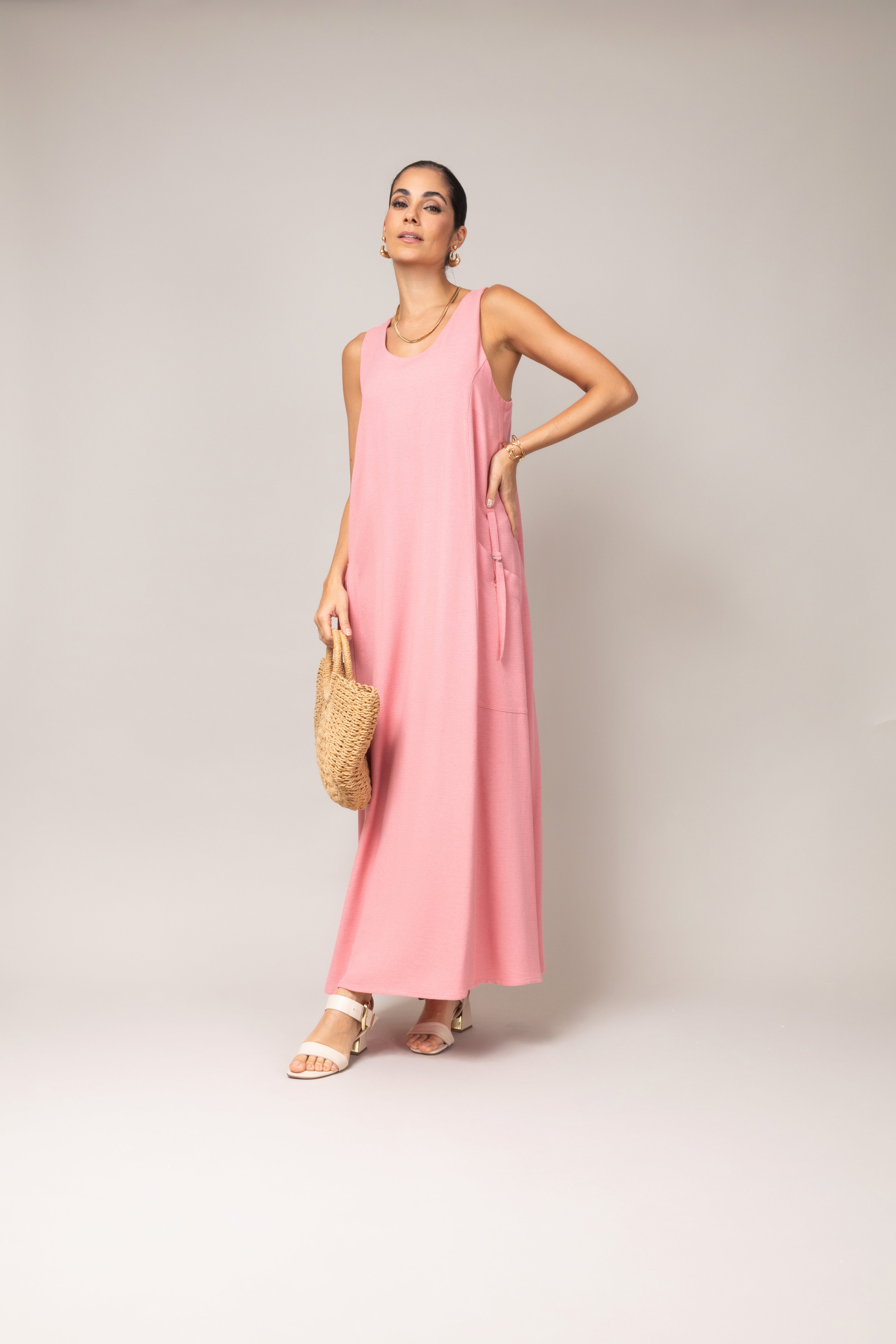 Vestido longo tecido texturizado com bolsos laterais