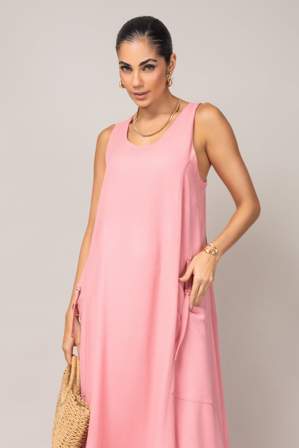 Vestido longo tecido texturizado com bolsos laterais