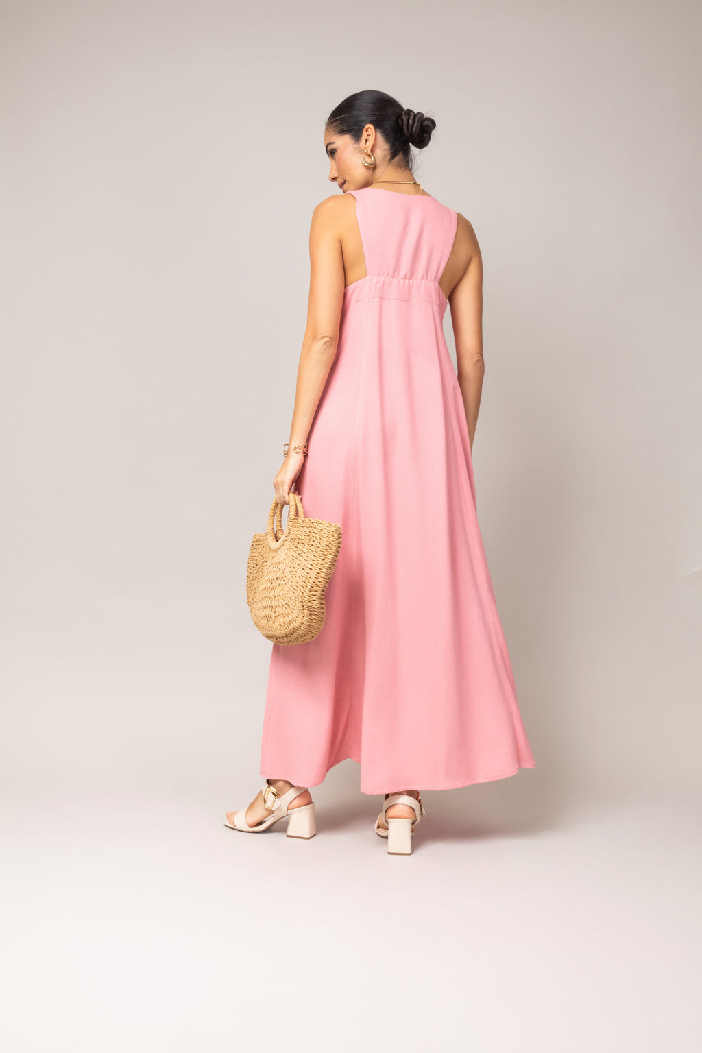 Vestido longo tecido texturizado com bolsos laterais
