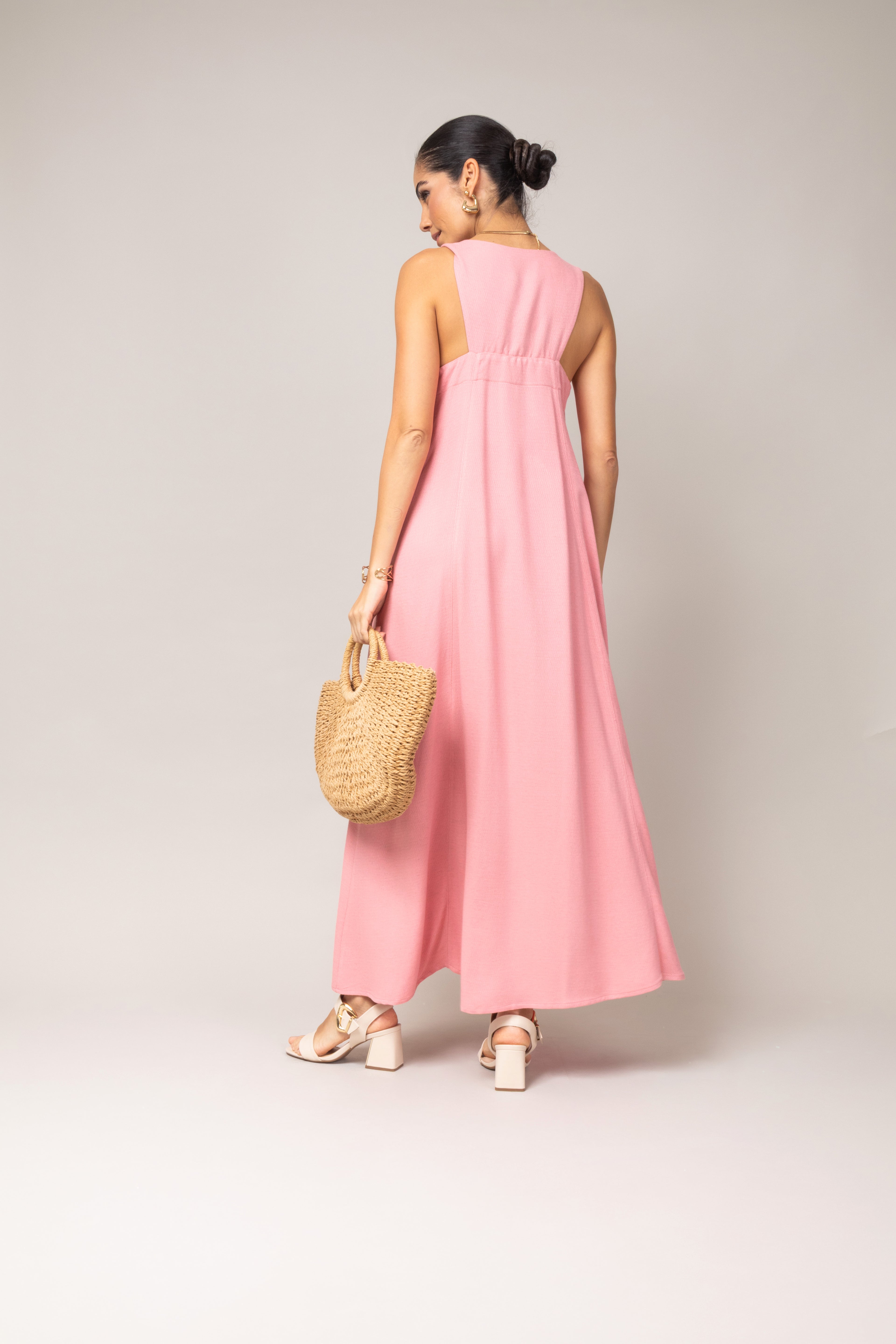 Vestido longo tecido texturizado com bolsos laterais