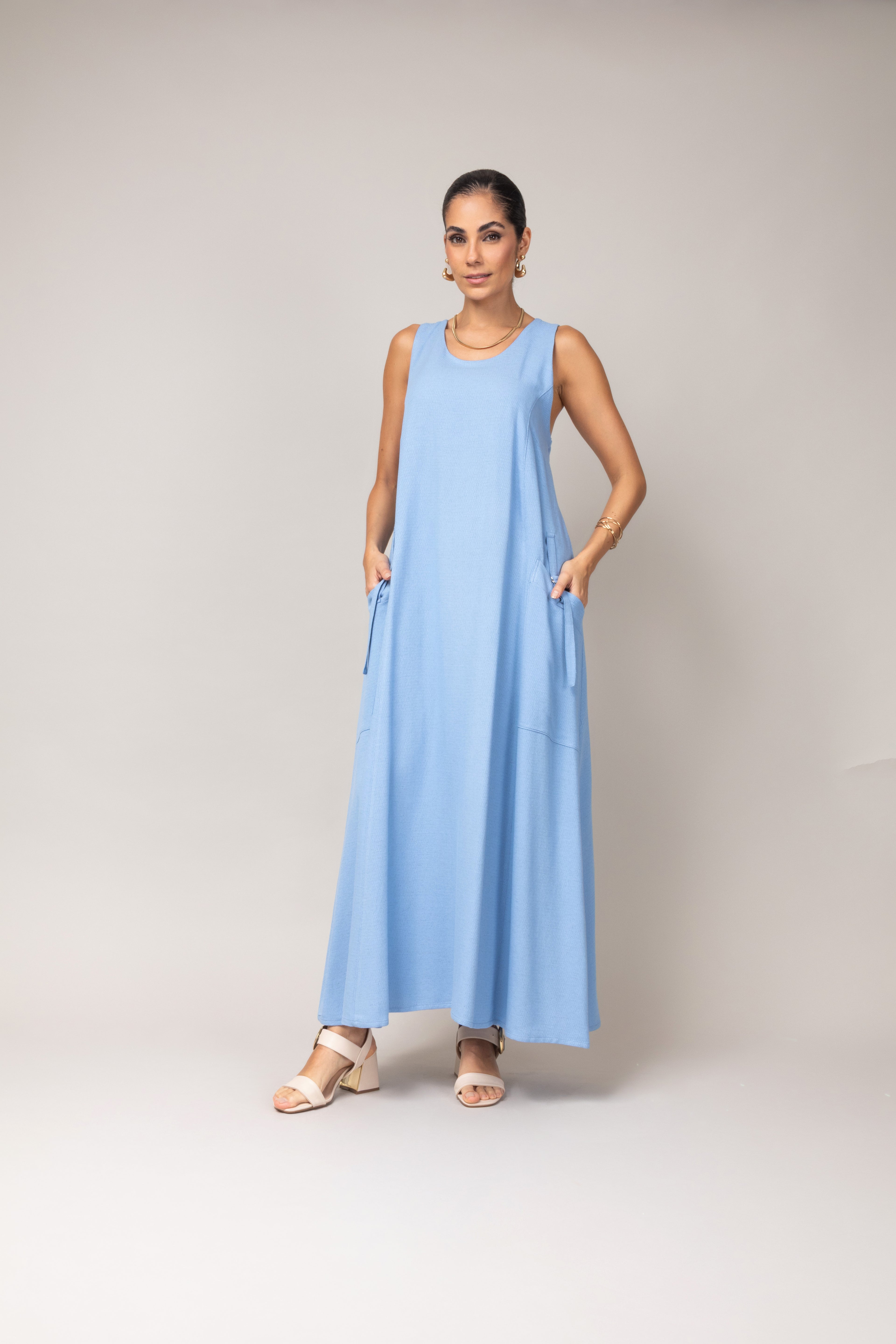Vestido longo tecido texturizado com bolsos laterais