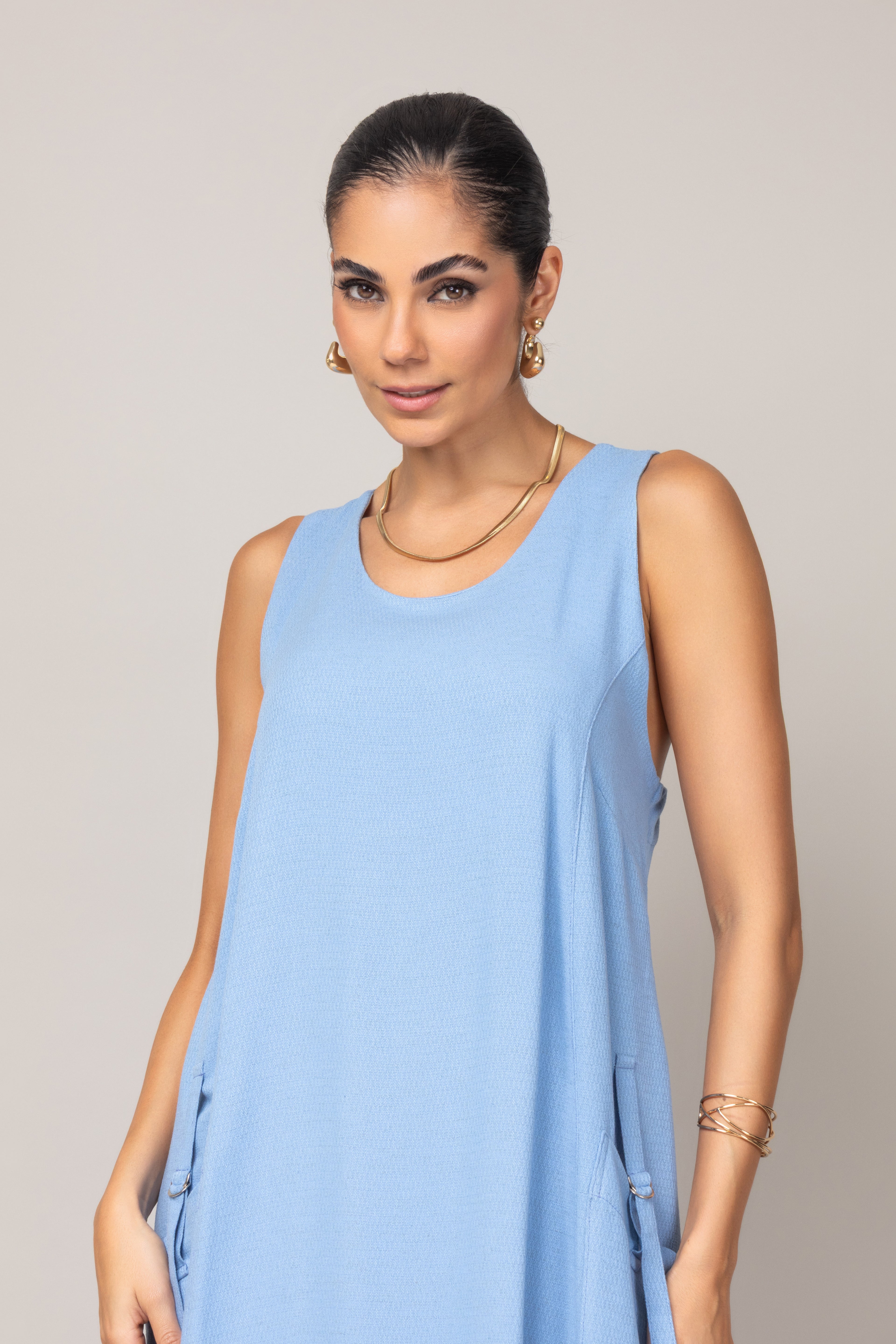 Vestido longo tecido texturizado com bolsos laterais