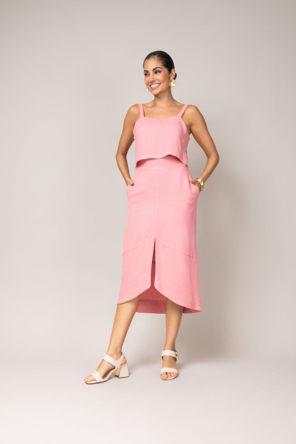 Conjunto cropped e saia midi com fenda