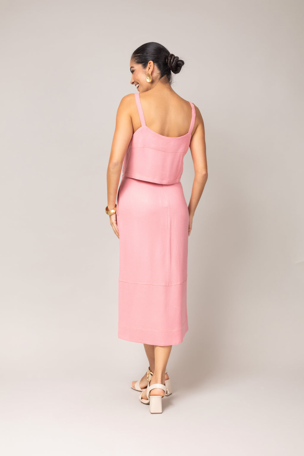 Conjunto cropped e saia midi com fenda