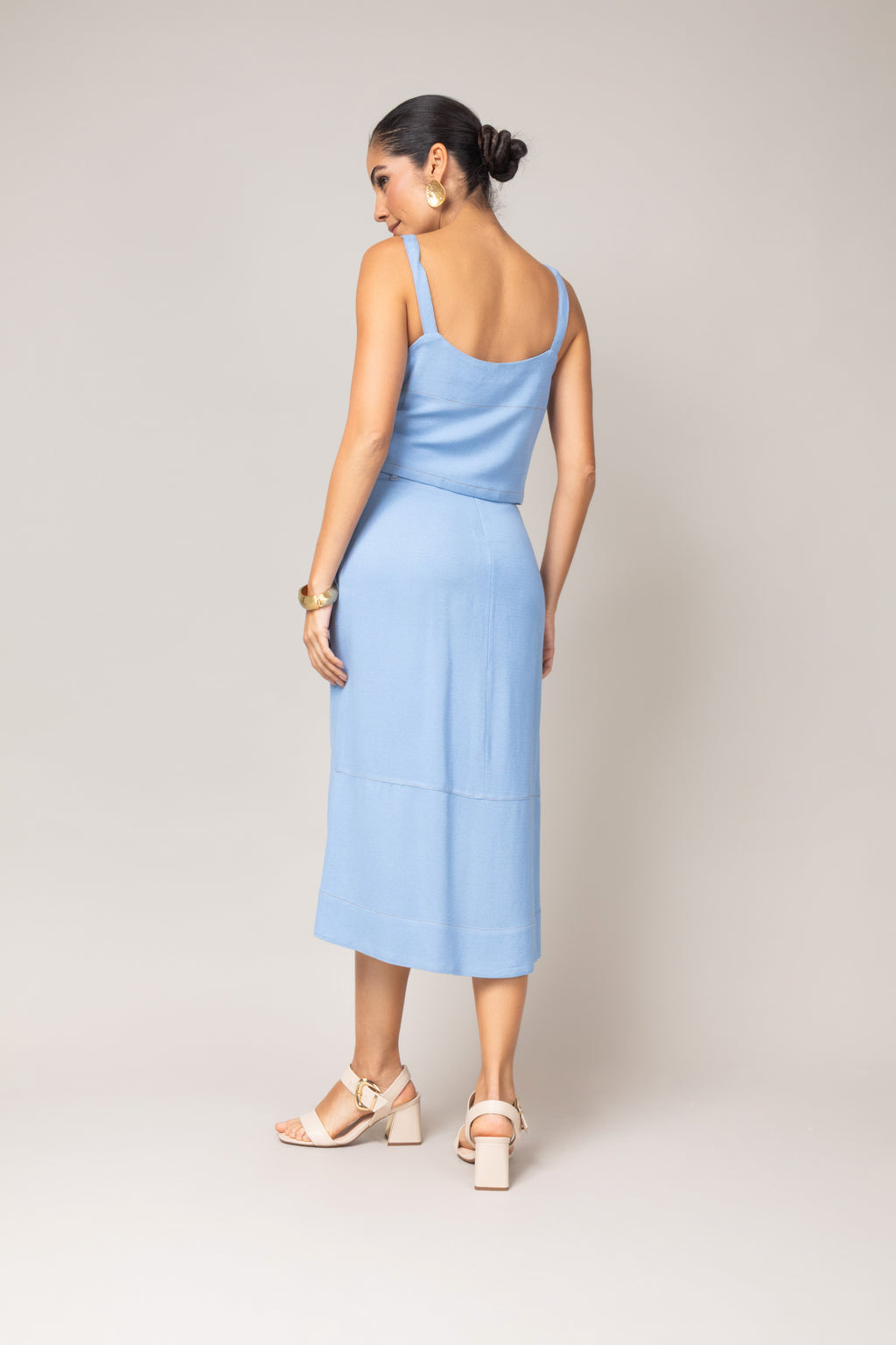 Conjunto cropped e saia midi com fenda