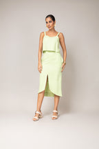 Conjunto cropped e saia midi com fenda
