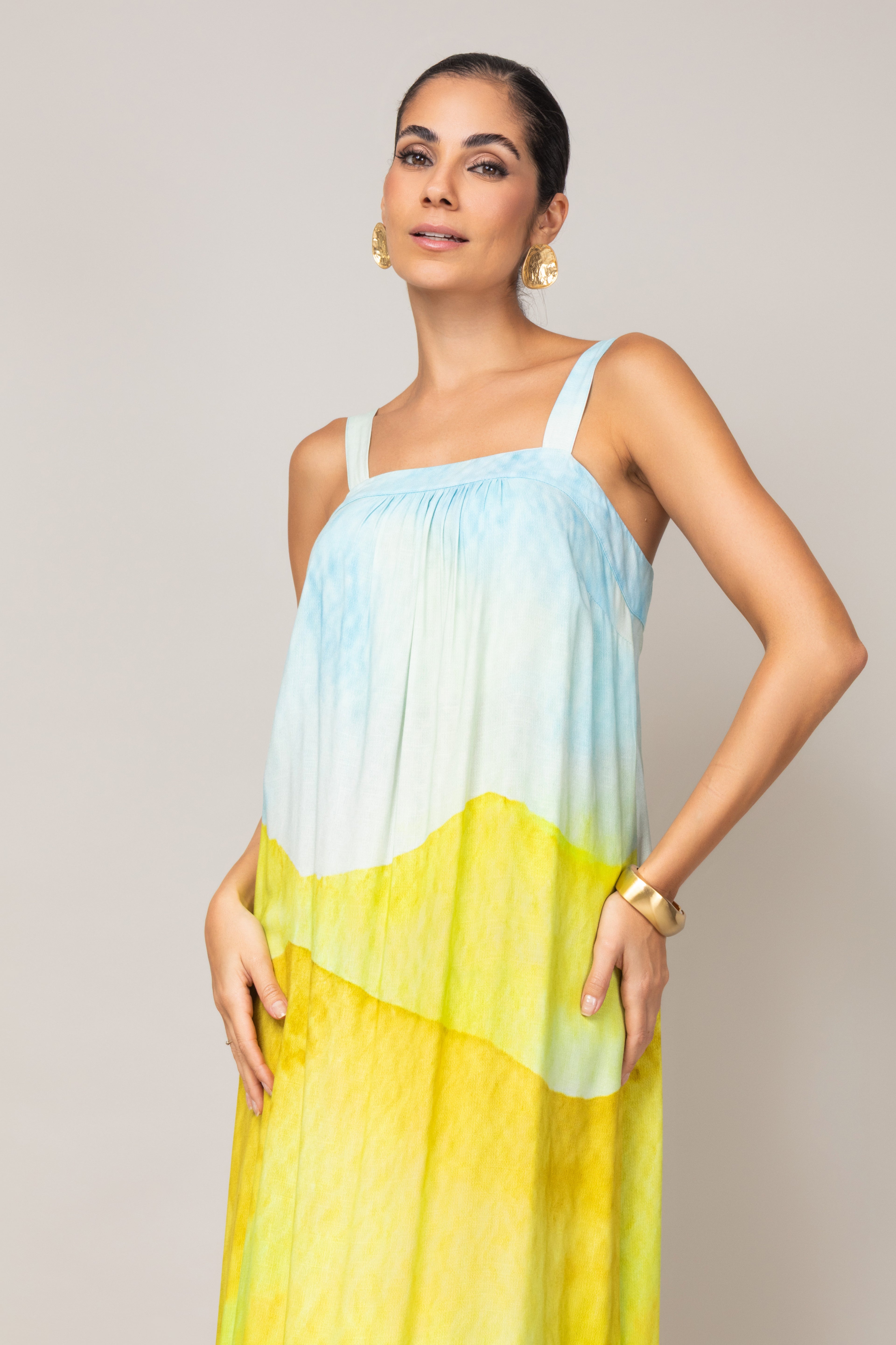 Vestido longo com amarração nas costas