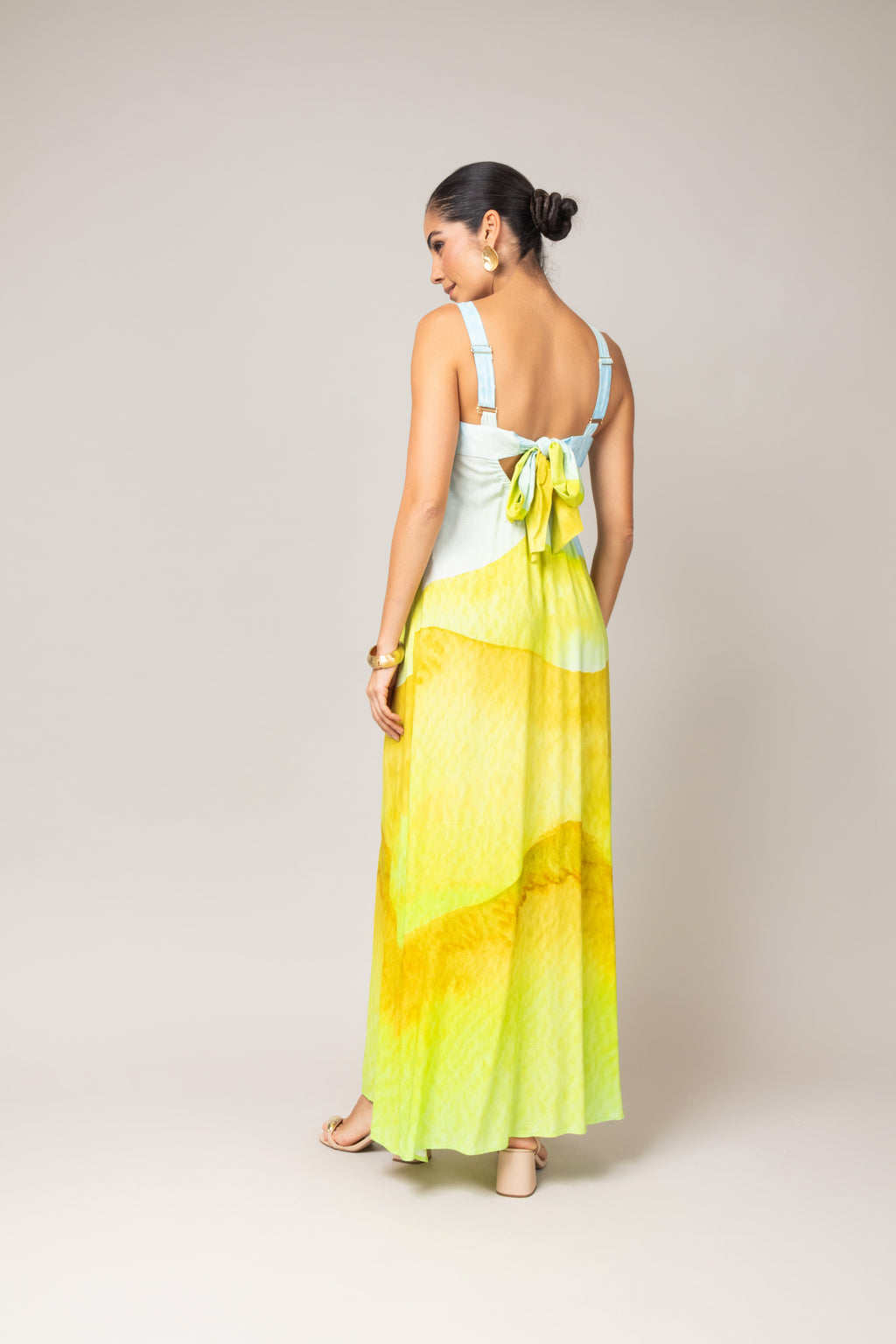 Vestido longo com amarração nas costas