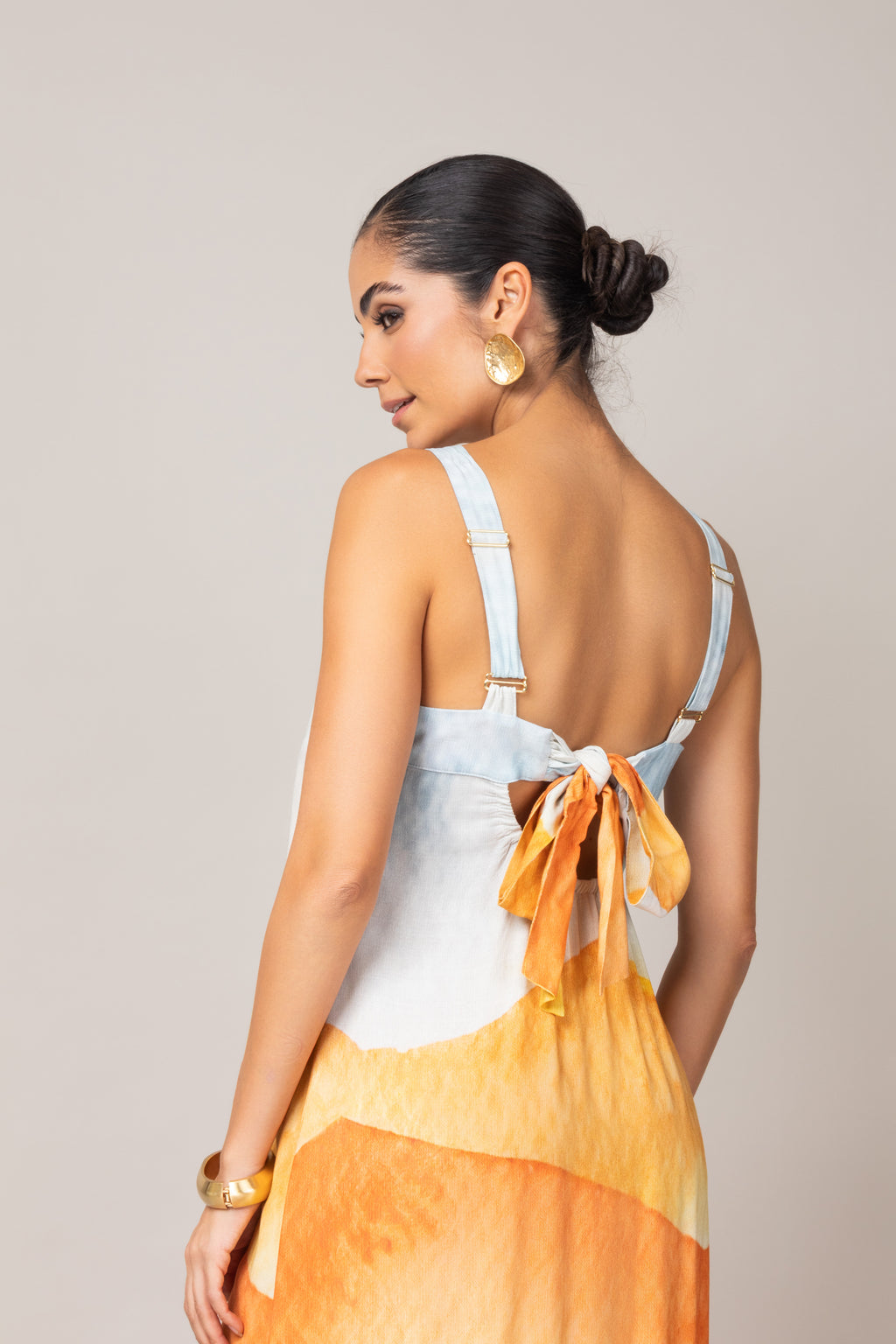 Vestido longo com amarração nas costas