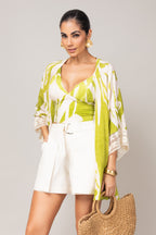 Kimono estampa tropical com detalhe rendado