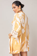 Kimono estampa tropical com detalhe rendado