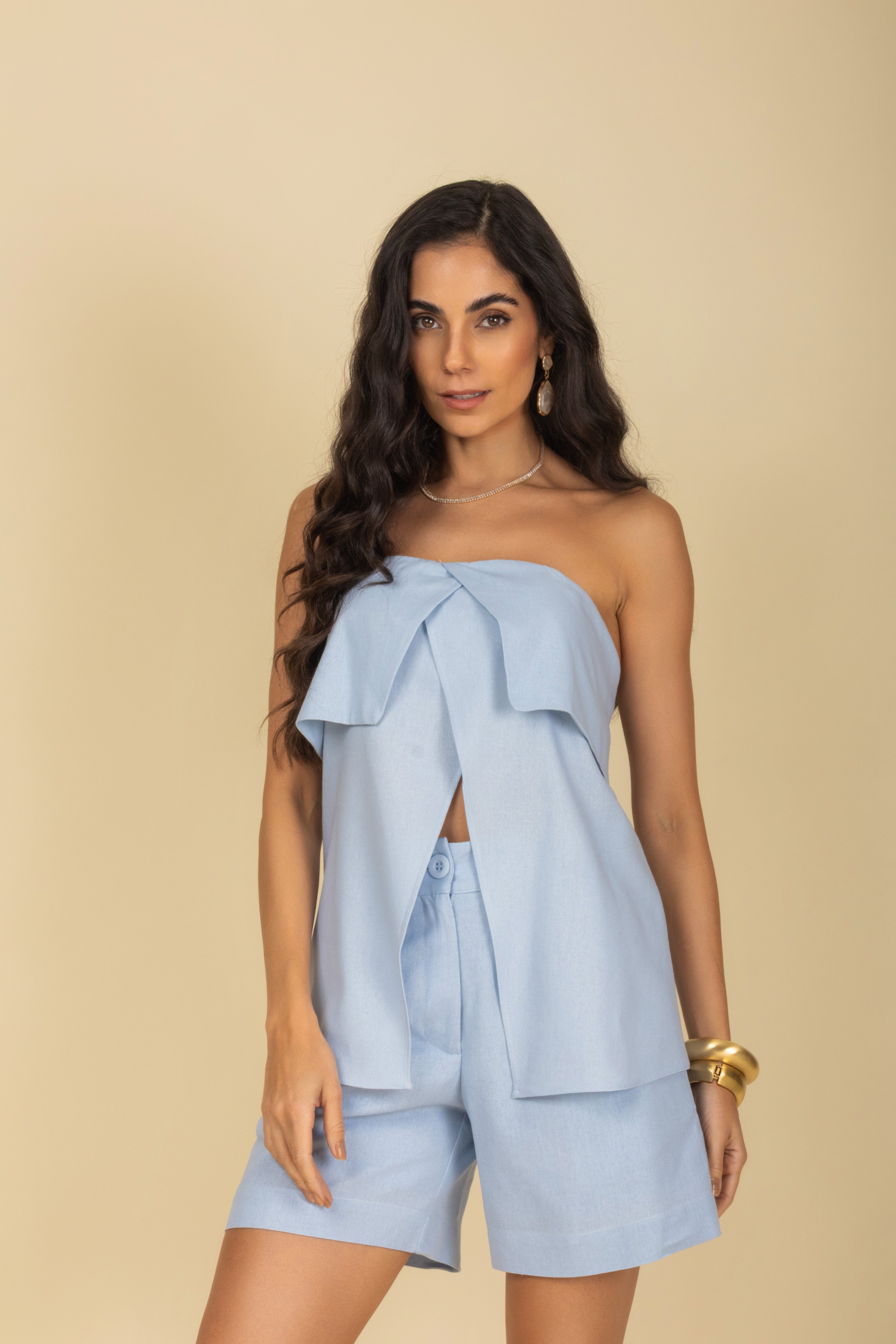 Conjunto blusa strapless e short