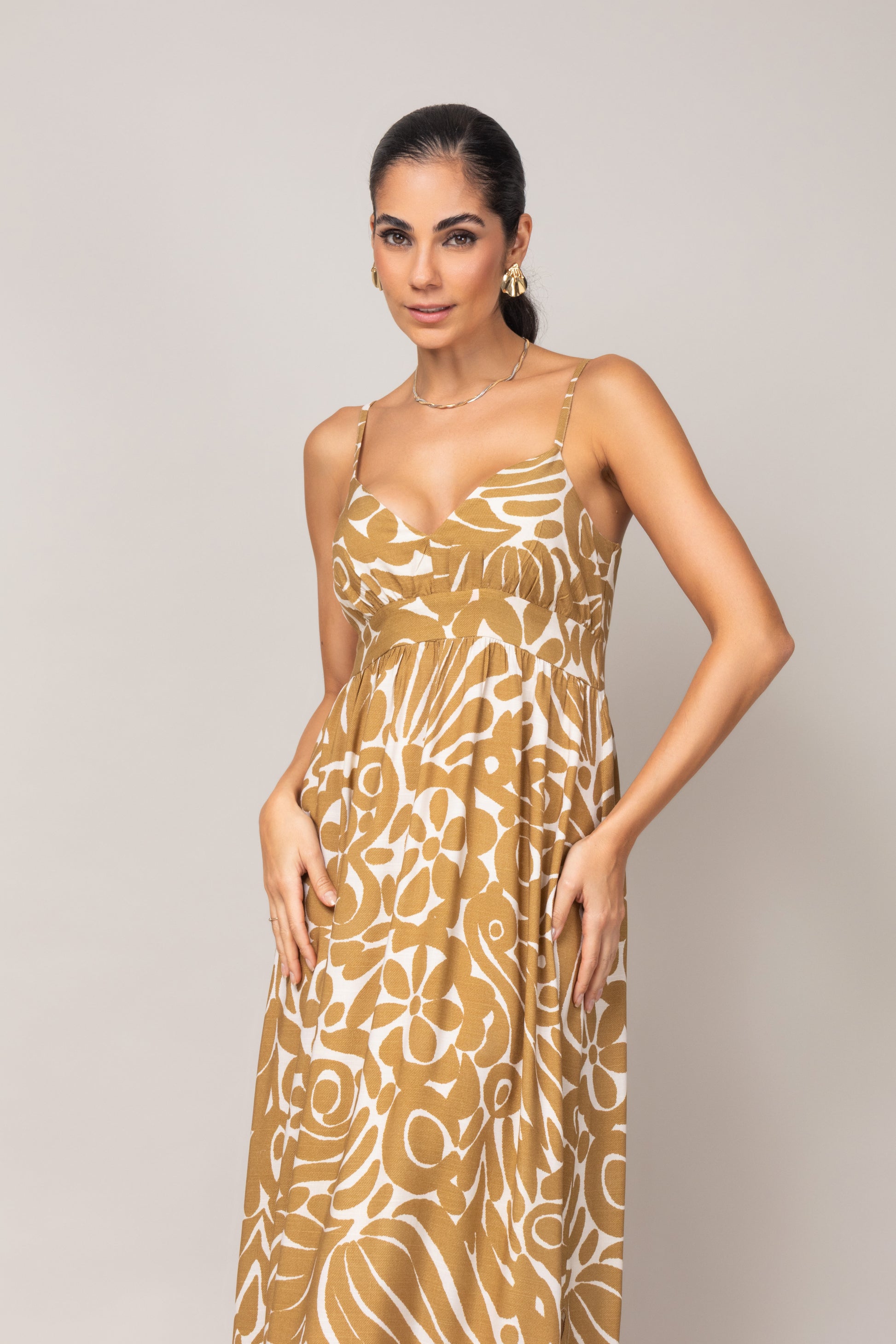Vestido longo estampado com alças finas