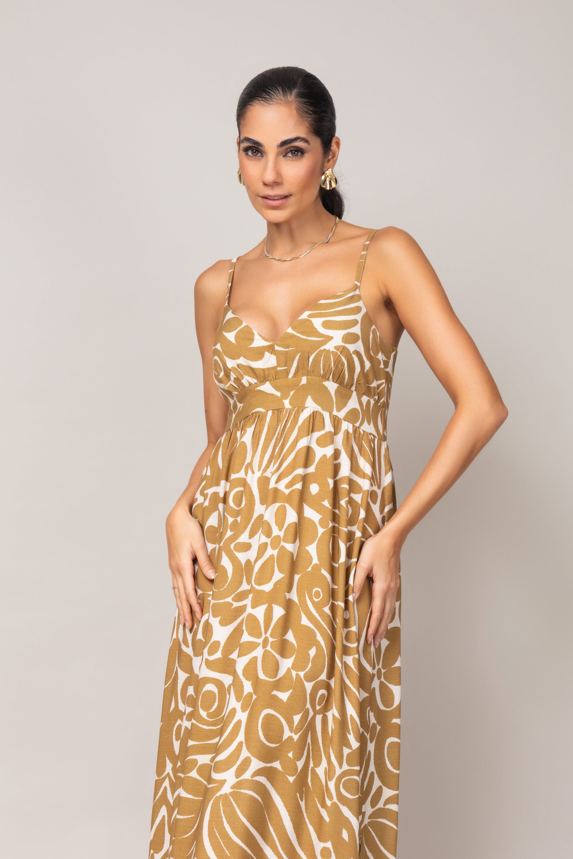 Vestido longo estampado com alças finas