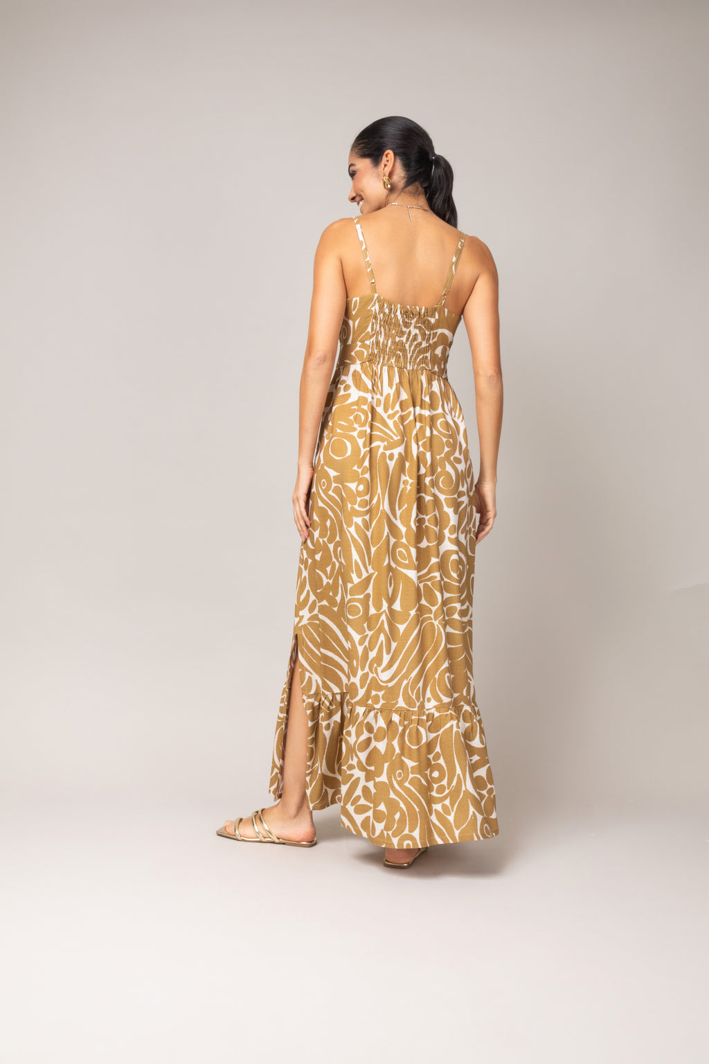 Vestido longo estampado com alças finas